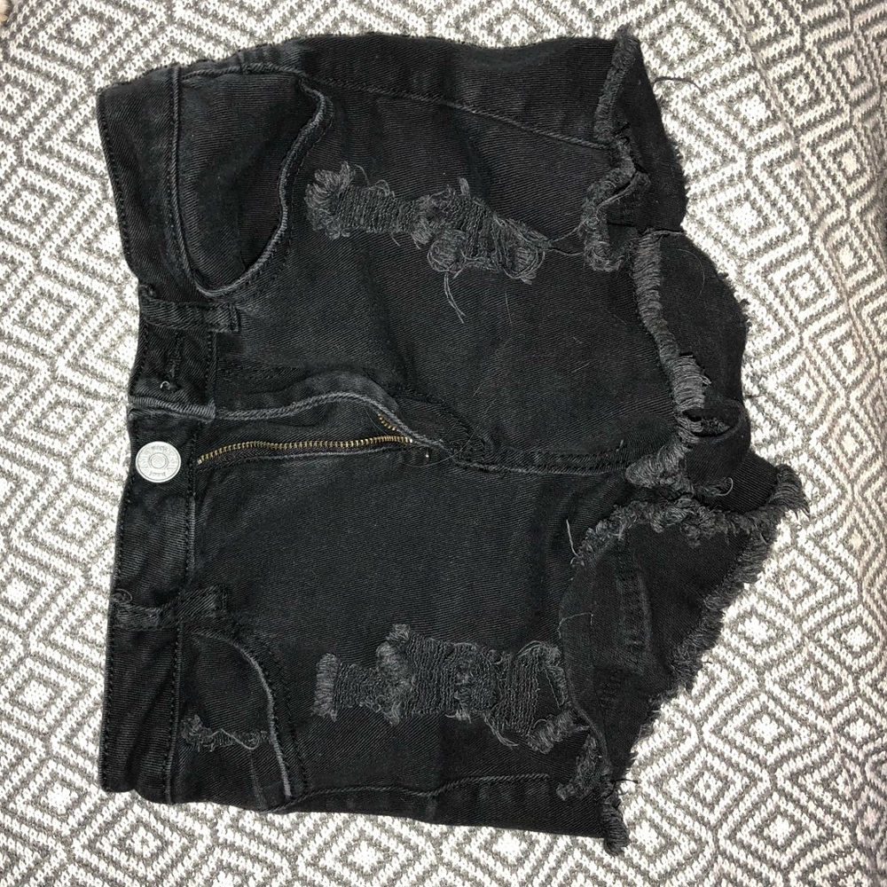 RSQ all black ripped shorts!